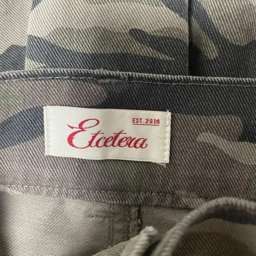 ETCE DESTROYED CAMO BAGGY PANTS (M)