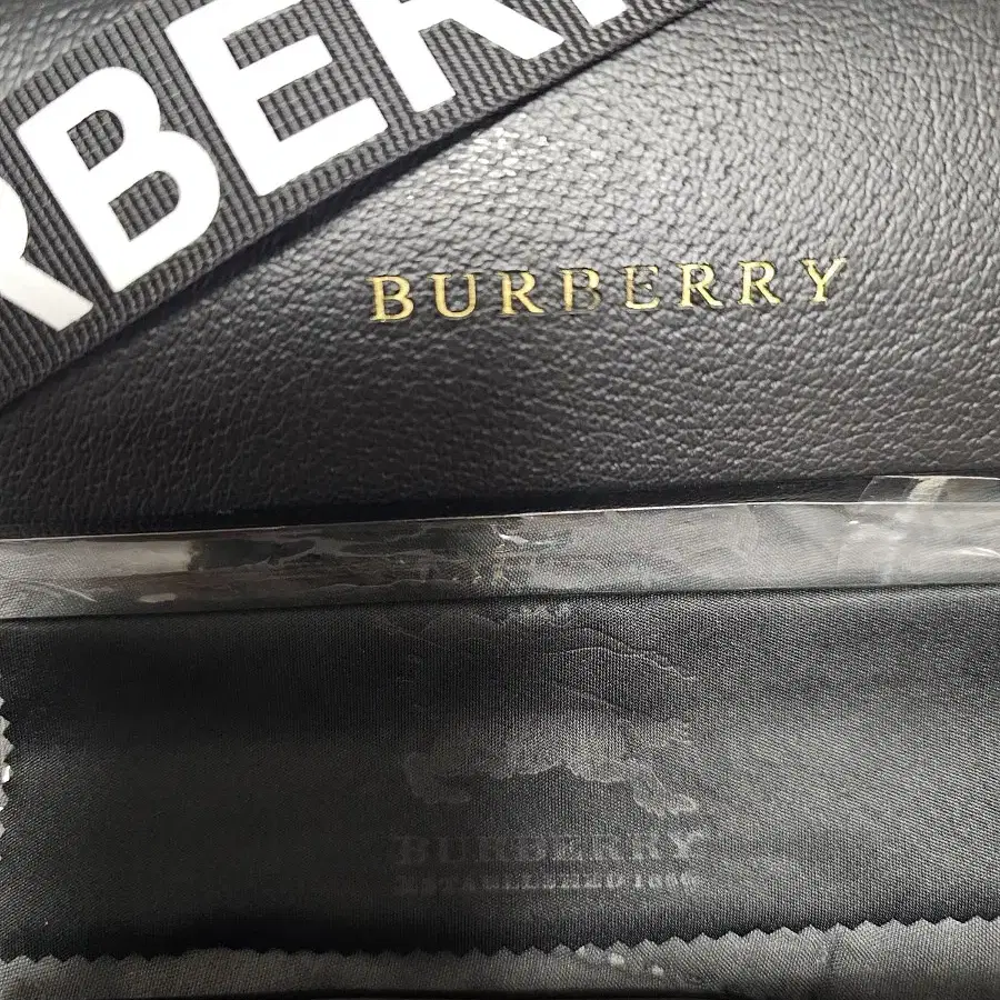 BURBERRY  썬글라스