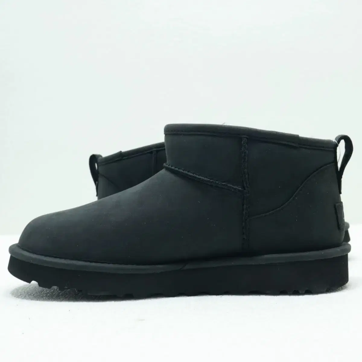 [새제품] UGG Classic Ultra Mini Boot US7