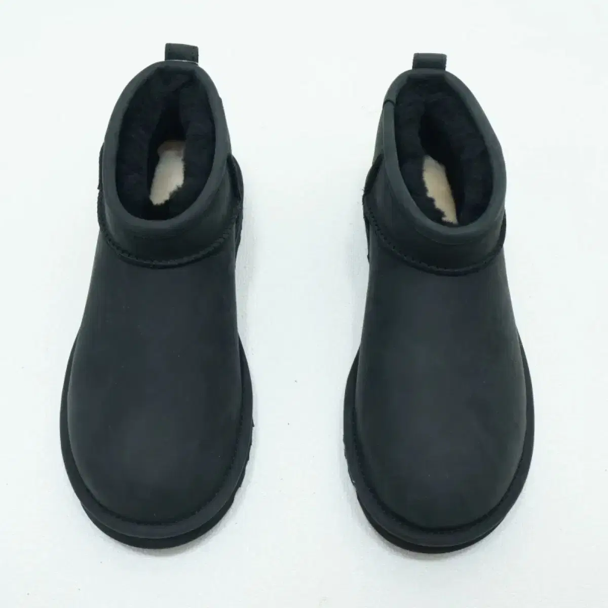 [새제품] UGG Classic Ultra Mini Boot US7