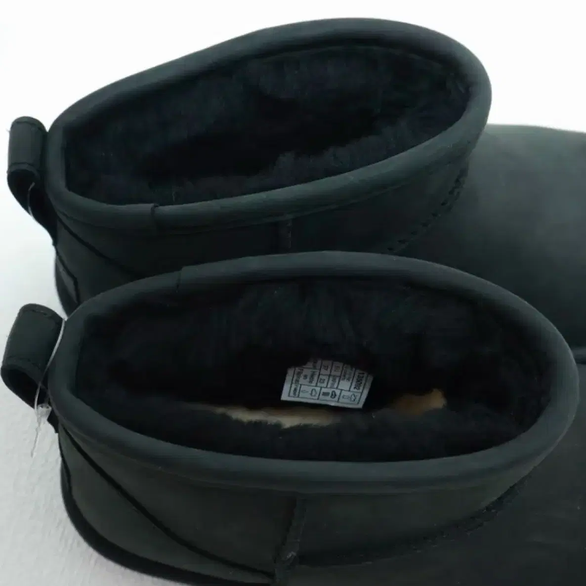 [새제품] UGG Classic Ultra Mini Boot US7