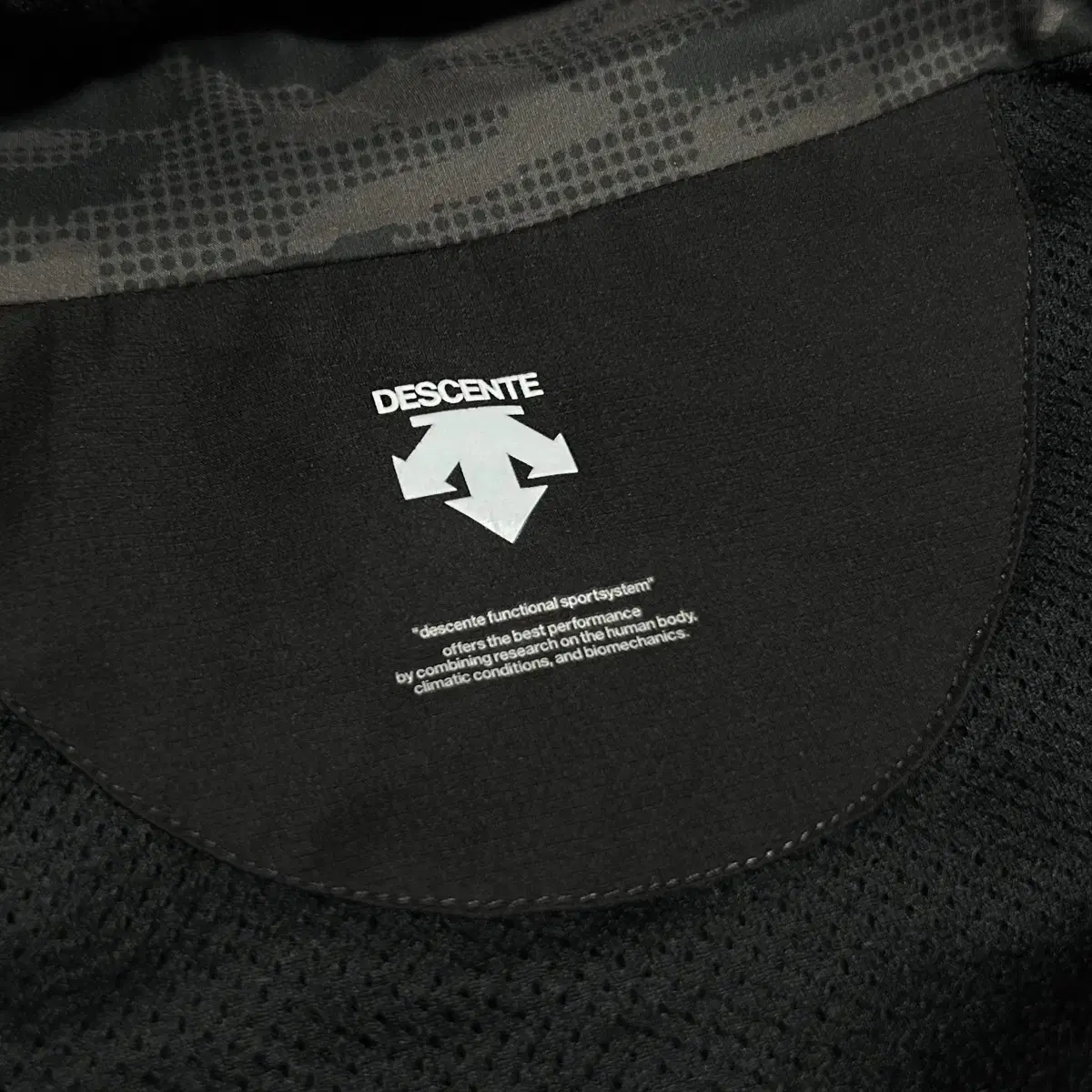 [ XL ] Descente 데상트 JPN 카모 바람막이 자켓