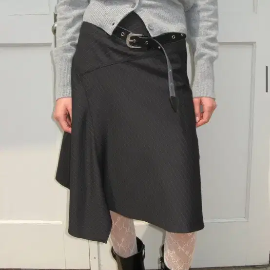 썬번프로젝트 asymmetric midi skirt