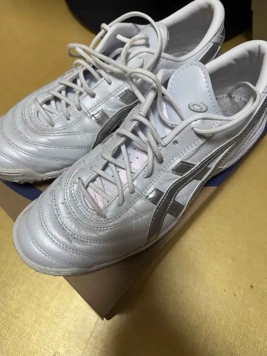 ASICS C3 FF TF 255 size sold for domestic use in Japan