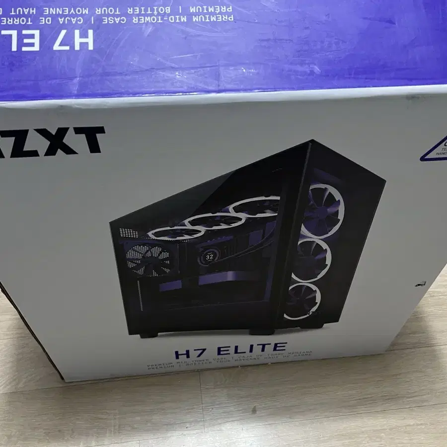 NZXT  H7  Elite  블랙입니다