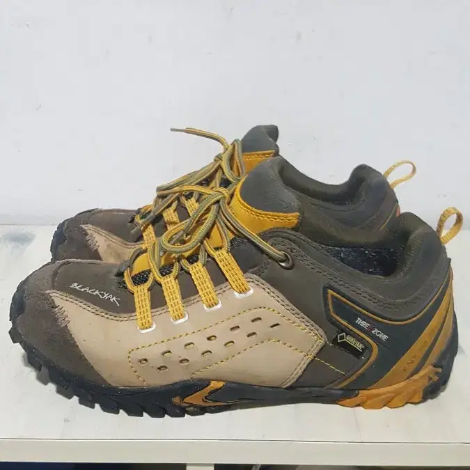 택포 235/240 EiDER/BLACK YAK 고어텍스 등산화 2켤레