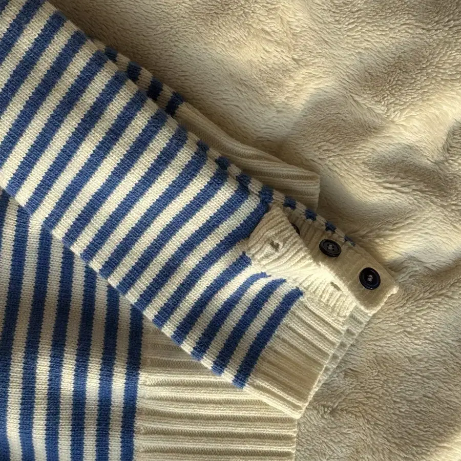 문달 Tar Stripe Knit in Blue (가격인하 x)