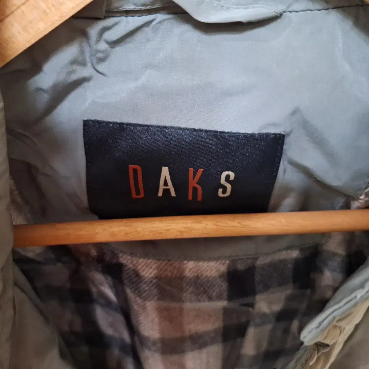 # DAKS(105)