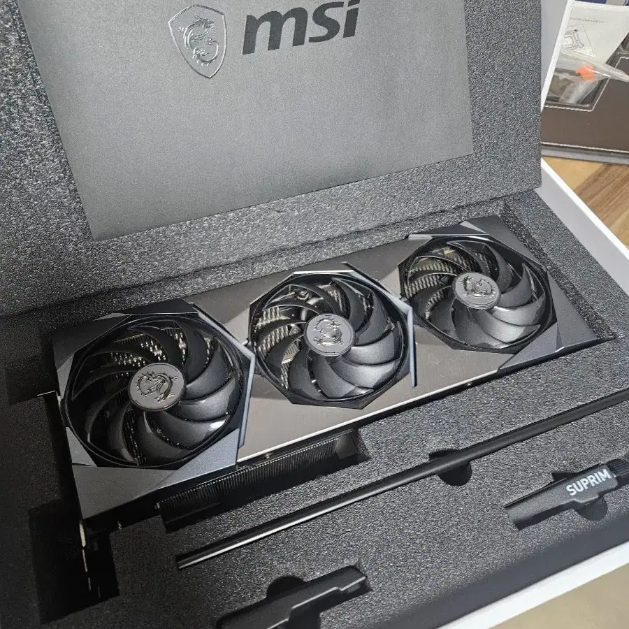 MSI RTX 3080 슈프림 그래픽카드