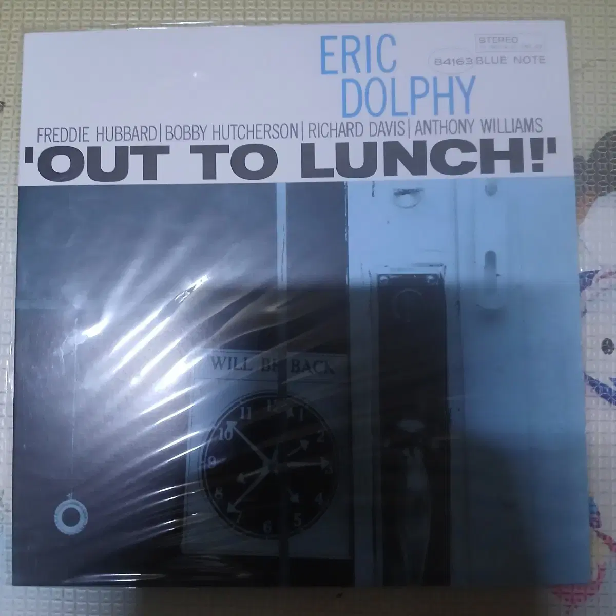 Lp중고 ERIC DOLPHY OUT TO LUNCH 음반 판매합니다.