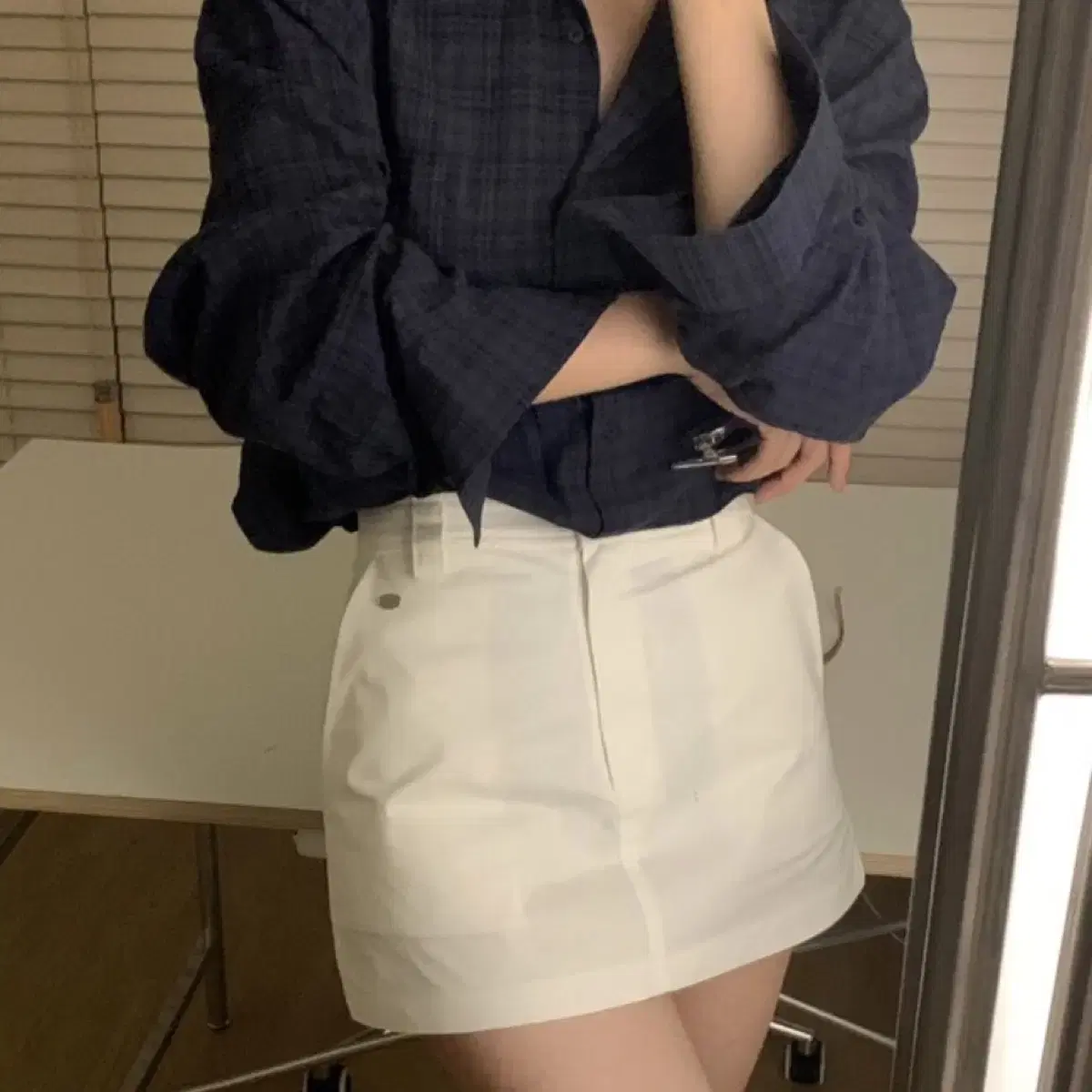 온즈 Sleek Skirt 코튼 미니스커트