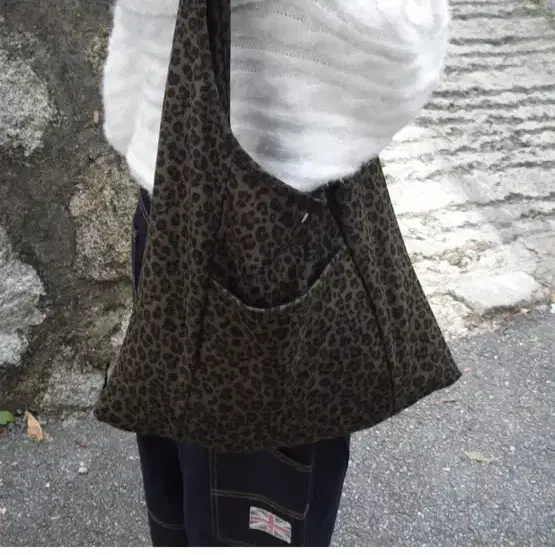 삽니다)아워캐비넷 leopard bag