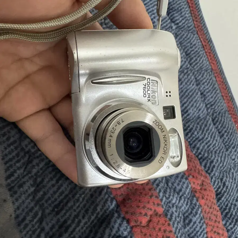 Nikon 7600