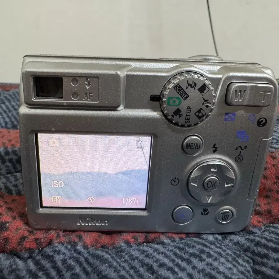 Nikon 7600