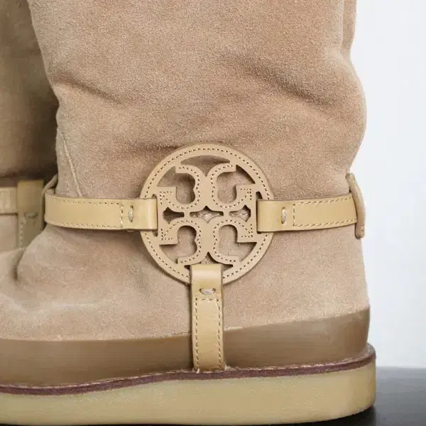 TORY BURCH 양털부츠 (230)