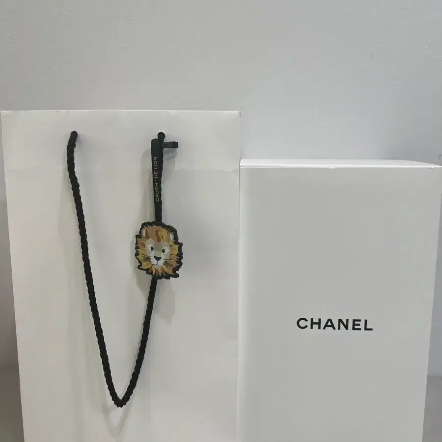 샤넬 Chanel 코코크러쉬 사자인형 미전시품 쇼핑백 상자 태그 그대로