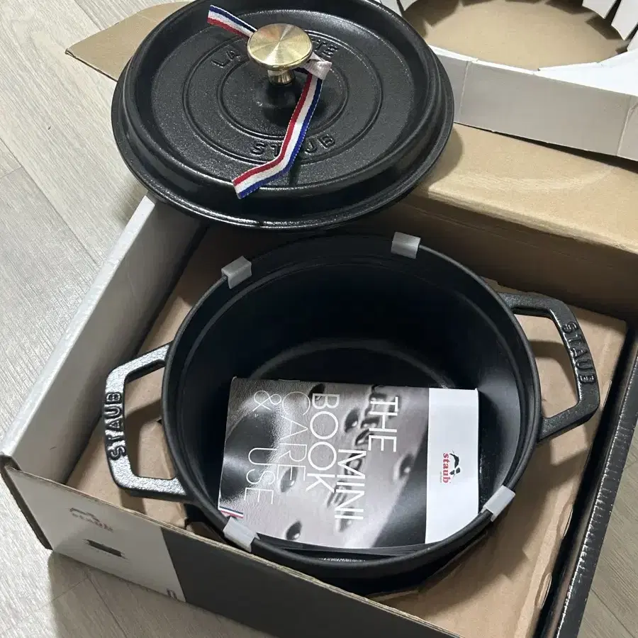 스타우브 (Staub) 원형 꼬꼬떼 블랙 20cm