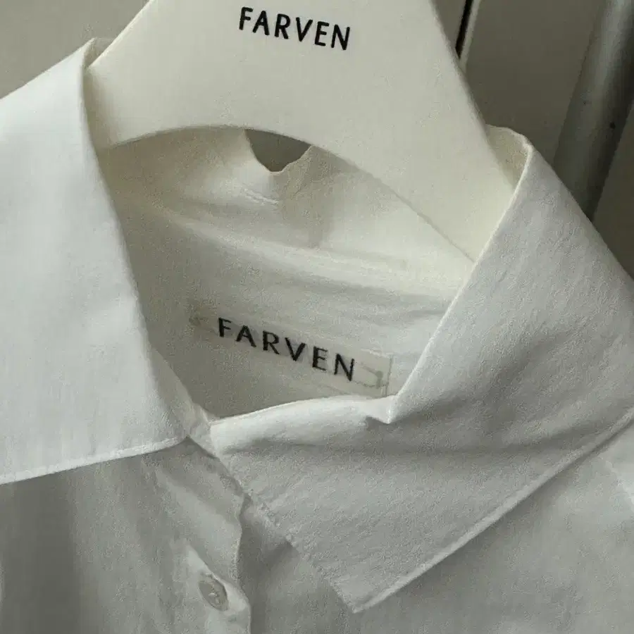 [새상품/택뜯음] 파르벵 FARVEN 로고 셔츠 (아이보리+화이트)