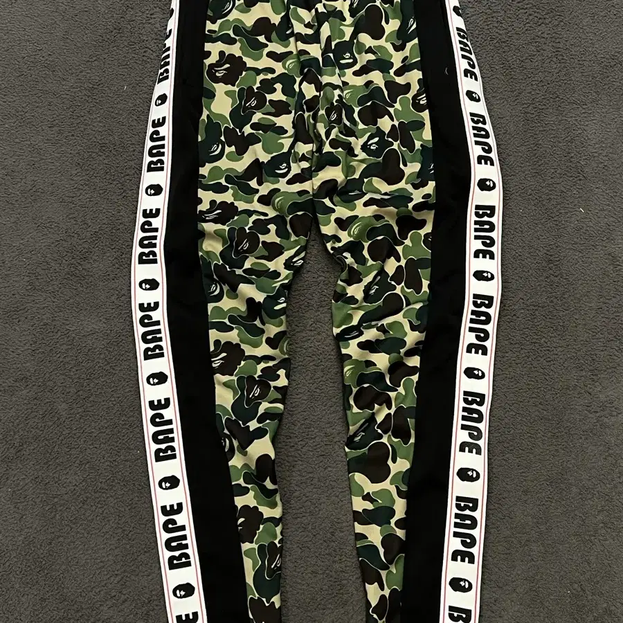 베이프(BAPE) 카모플라쥬 트랙팬츠