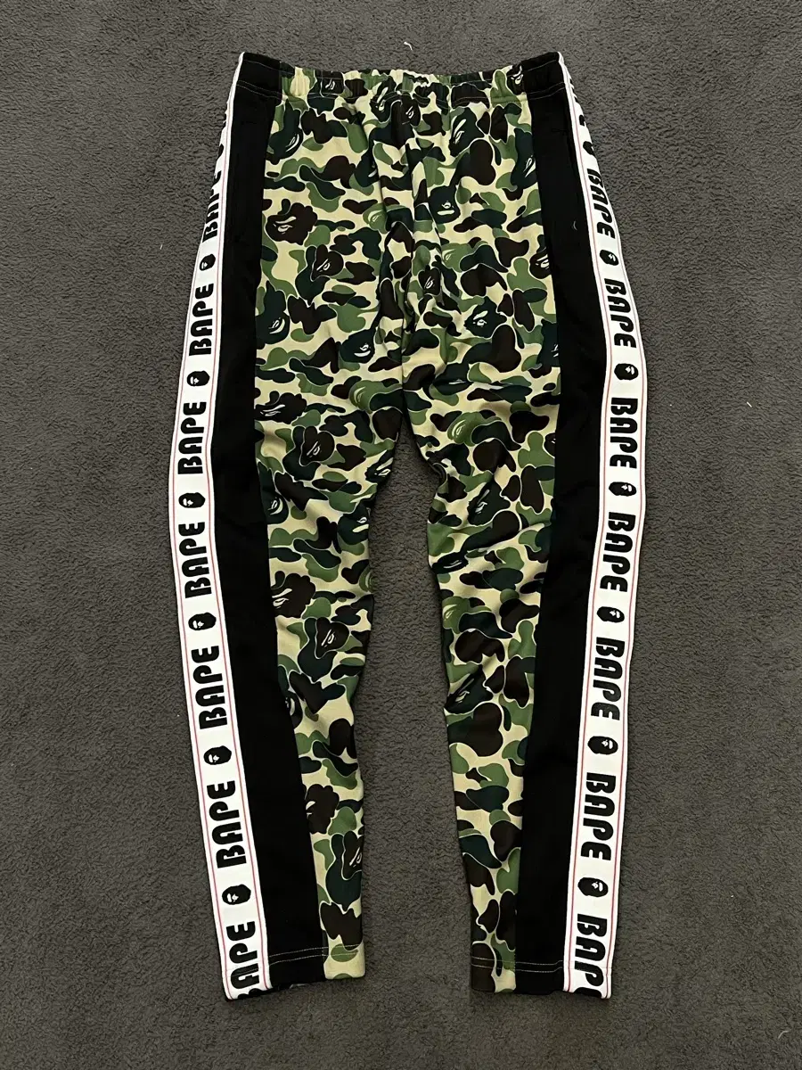 베이프(BAPE) 카모플라쥬 트랙팬츠