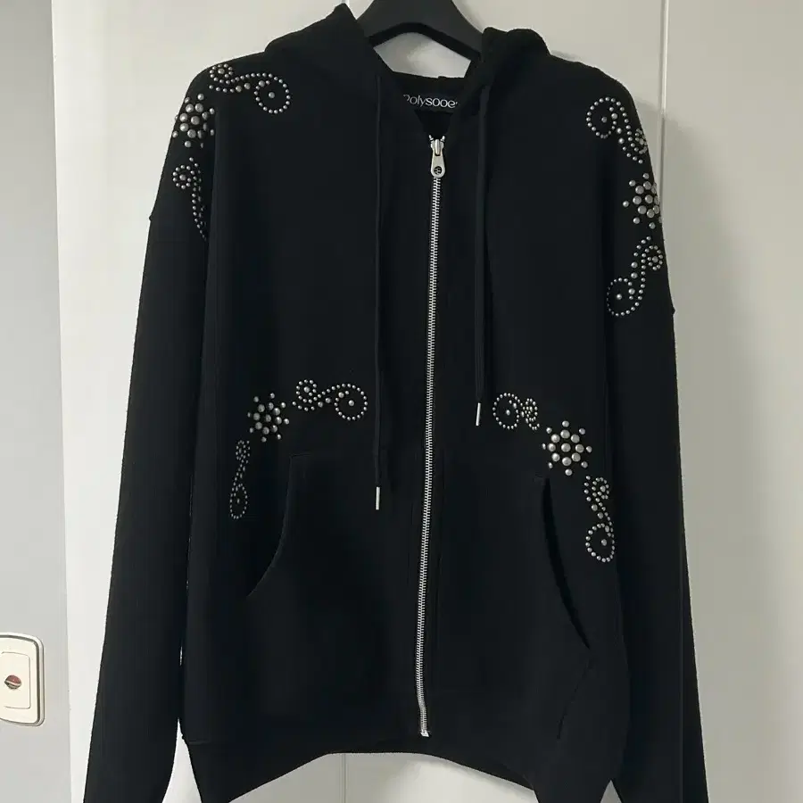 폴리수엠 ORNAMENT STUDDED HOODIE 후드집업