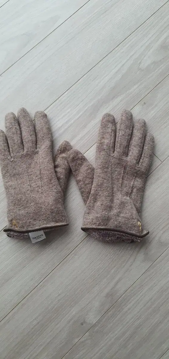 Hedges Puppy Logo Wool Touch Gloves