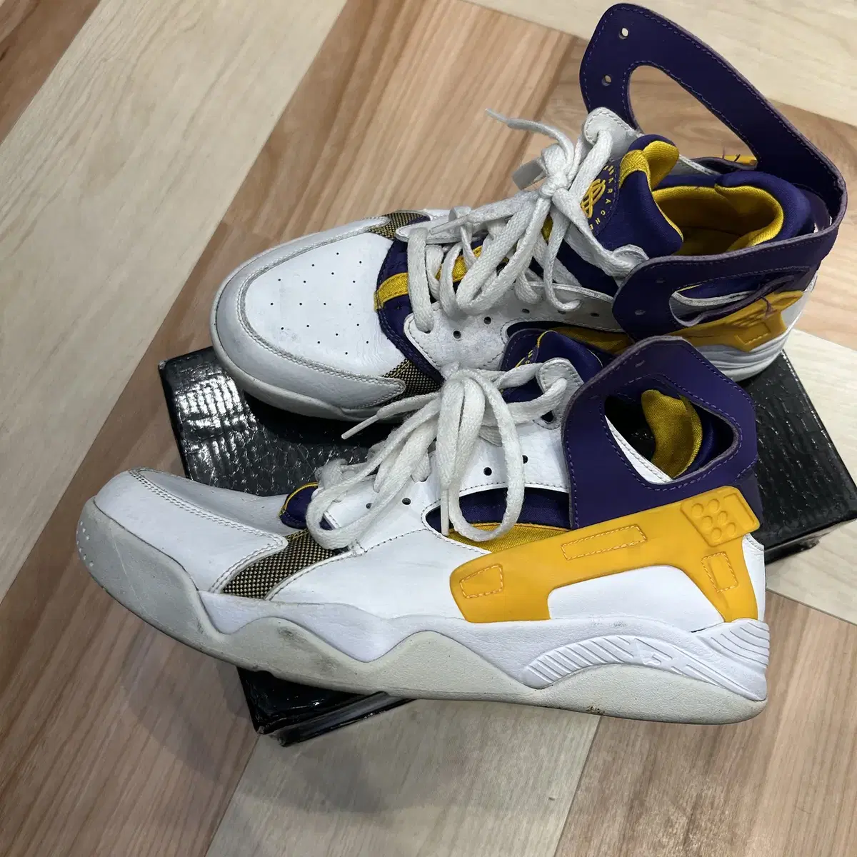 나이키 에어 플라잇 Huarache Lakers 285