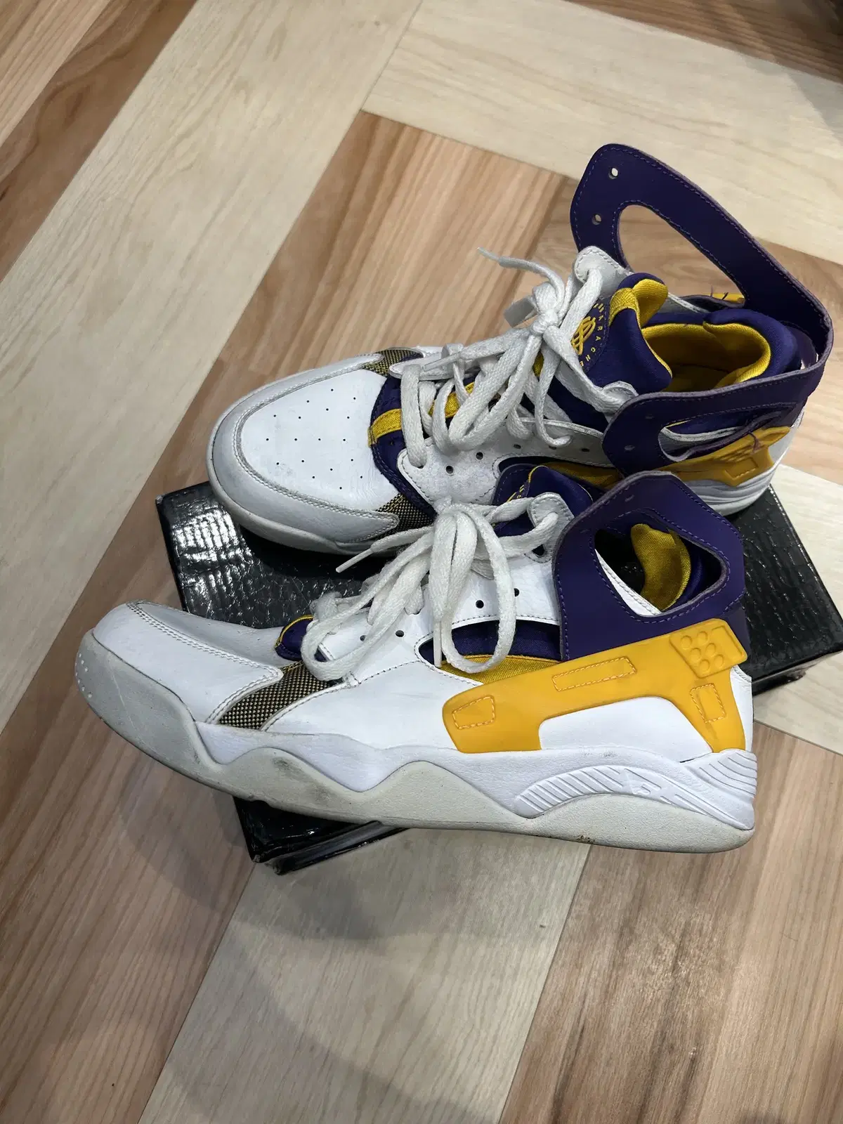 나이키 에어 플라잇 Huarache Lakers 285