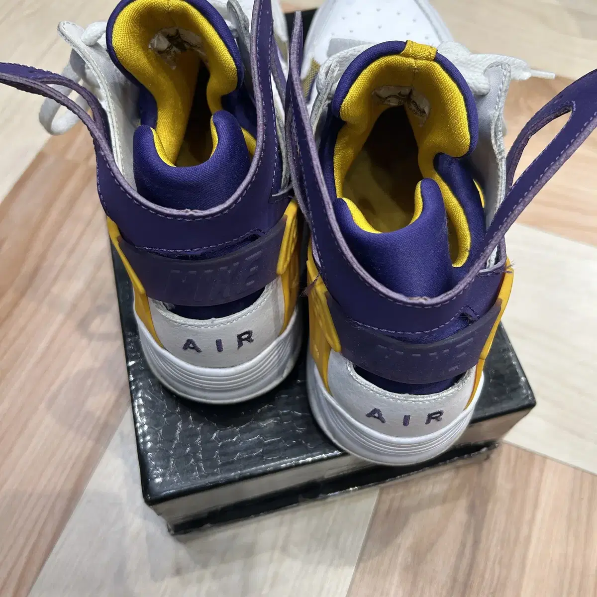 나이키 에어 플라잇 Huarache Lakers 285