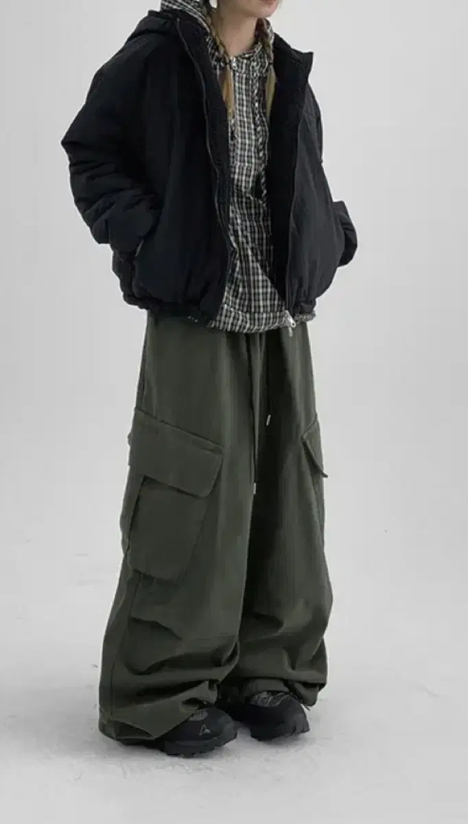 Black up-lifted two-way cargo pants