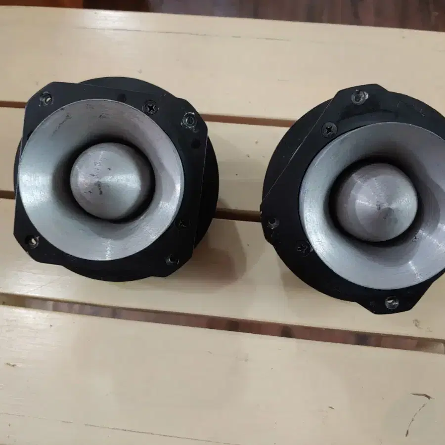 JBL 2402H 트위터 입니다