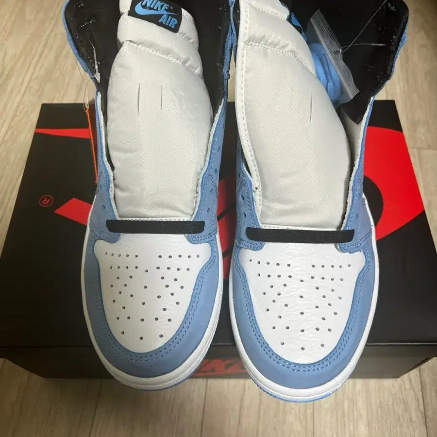 Jordan 1 Retro High OG University Blue 2