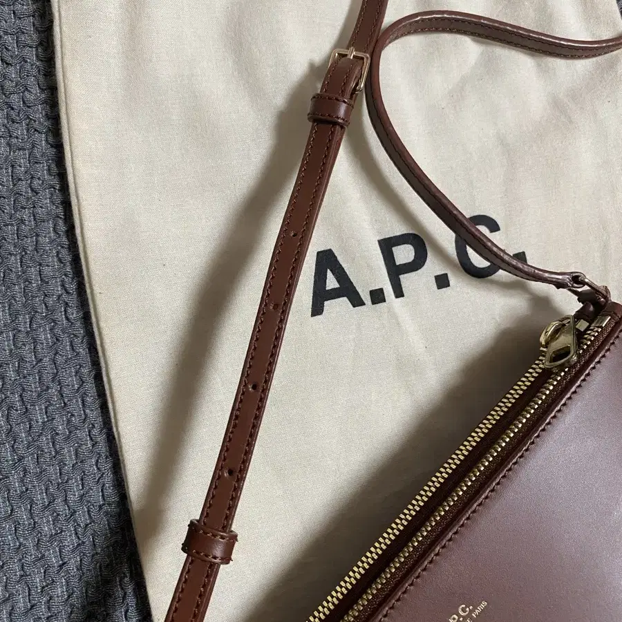 아페쎄 apc 크로스백