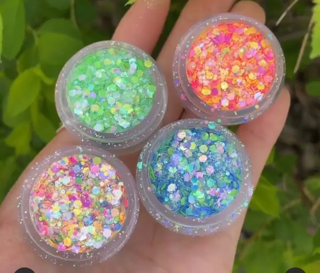 We sell nail bijin glitter in small quantities.