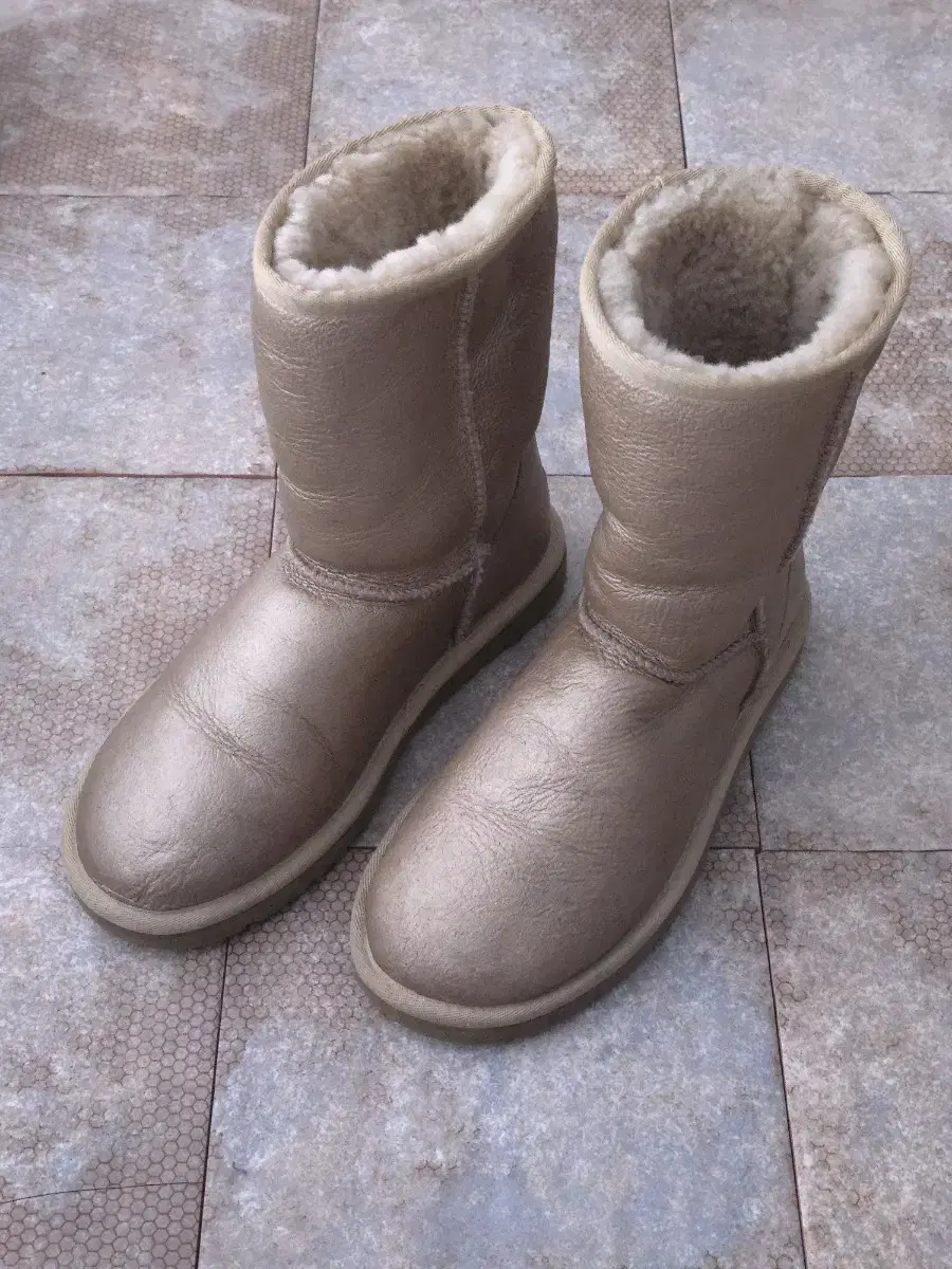 (230)Ugg Classic Short Boots