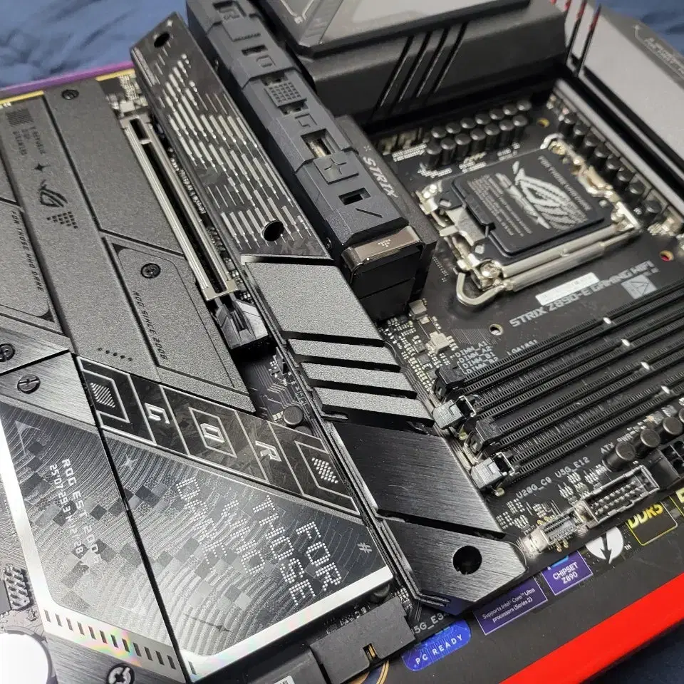 ASUS ROG STRIX Z890-E GAMING 메인보드 판매합니다.