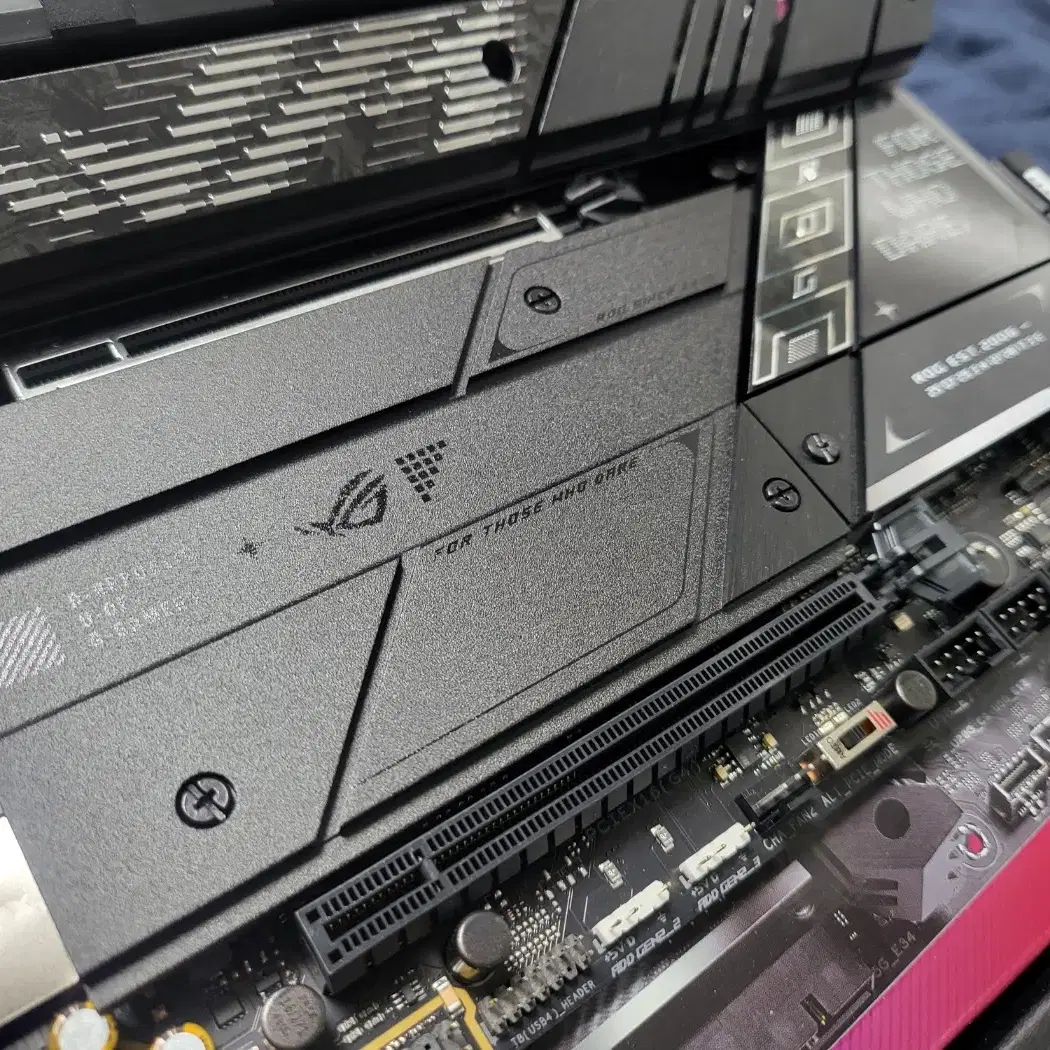 ASUS ROG STRIX Z890-E GAMING 메인보드 판매합니다.