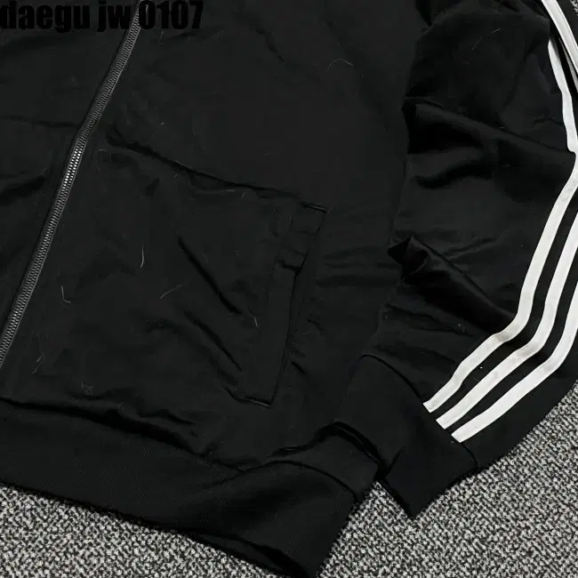 XL ADIDAS ZIPUP 아디다스 집업