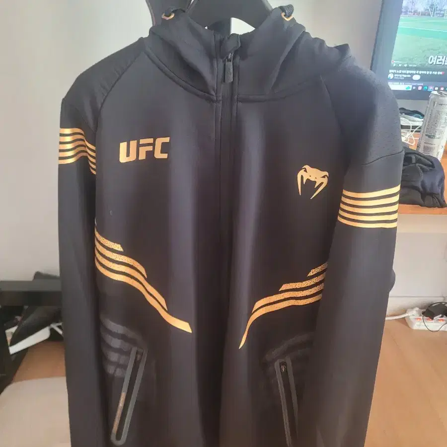 (L) UFC 베넘 챔피언 후드 - 아스피날