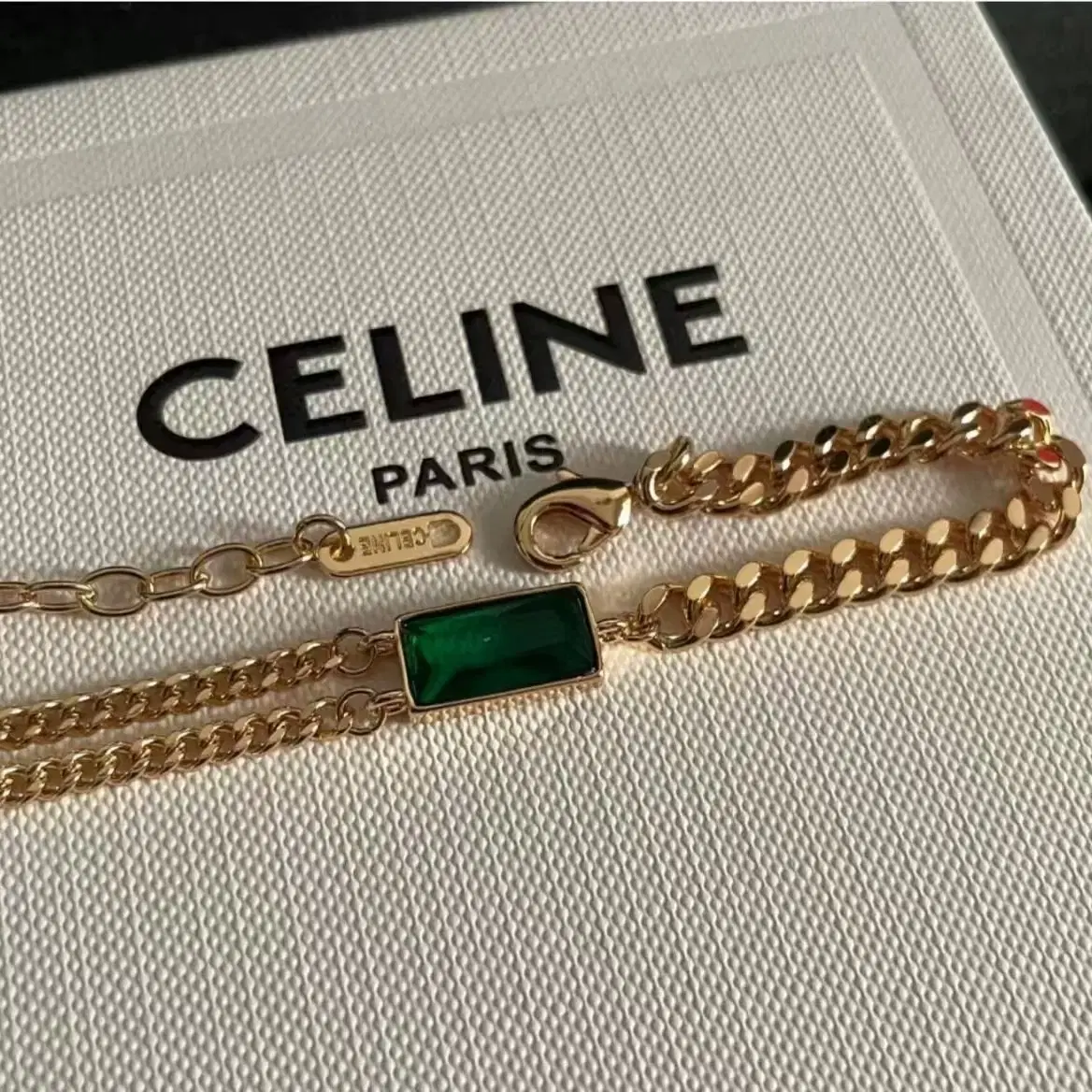 셀린느 Celine 에메랄드 팔찌