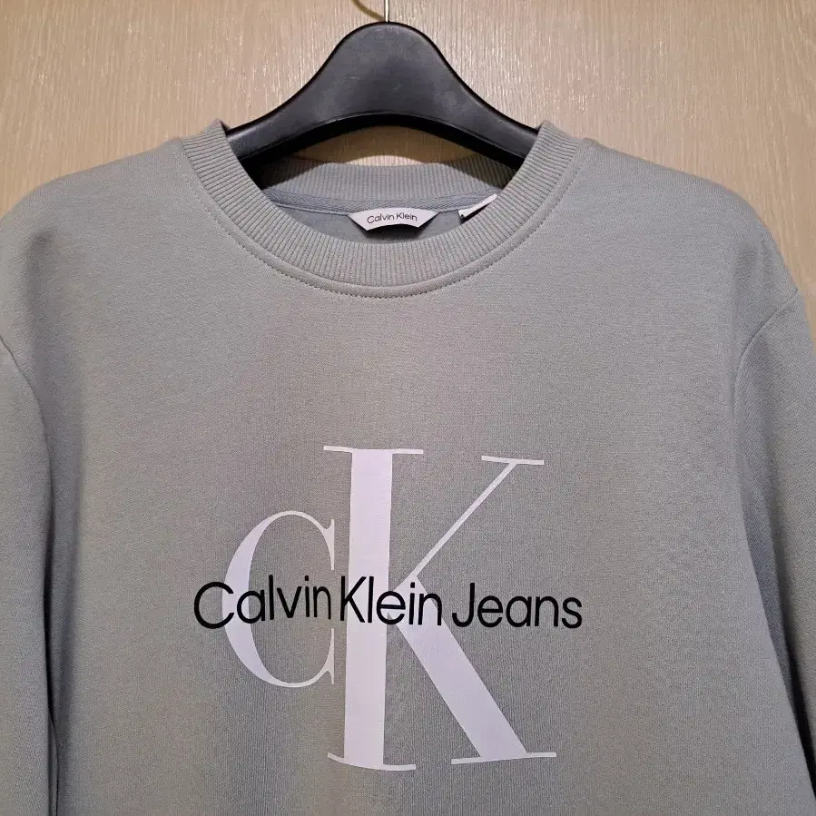 Calvin Klein. 맨투맨사이즈 L