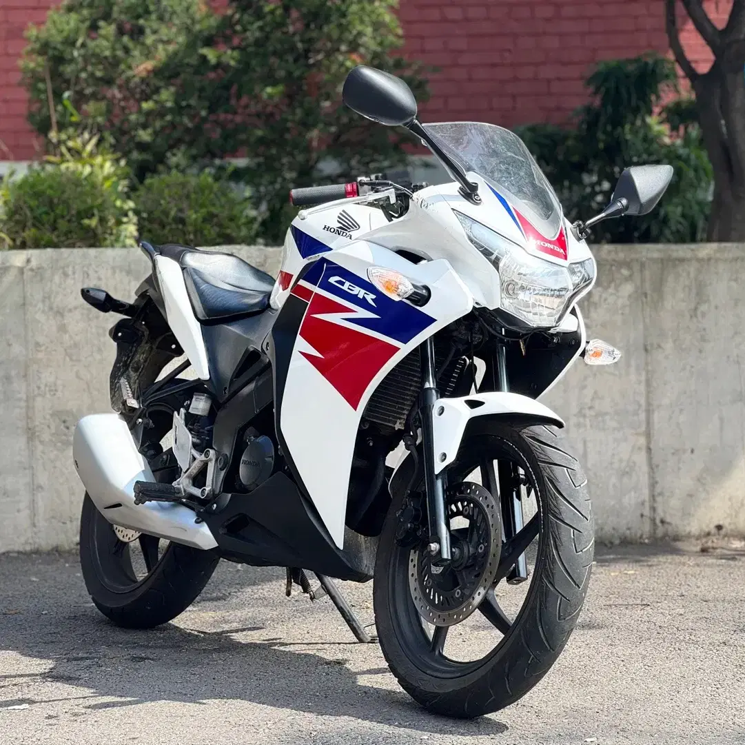 혼다 cbr125r 2014년 / 건담차량 / 저렴히 판매합니다