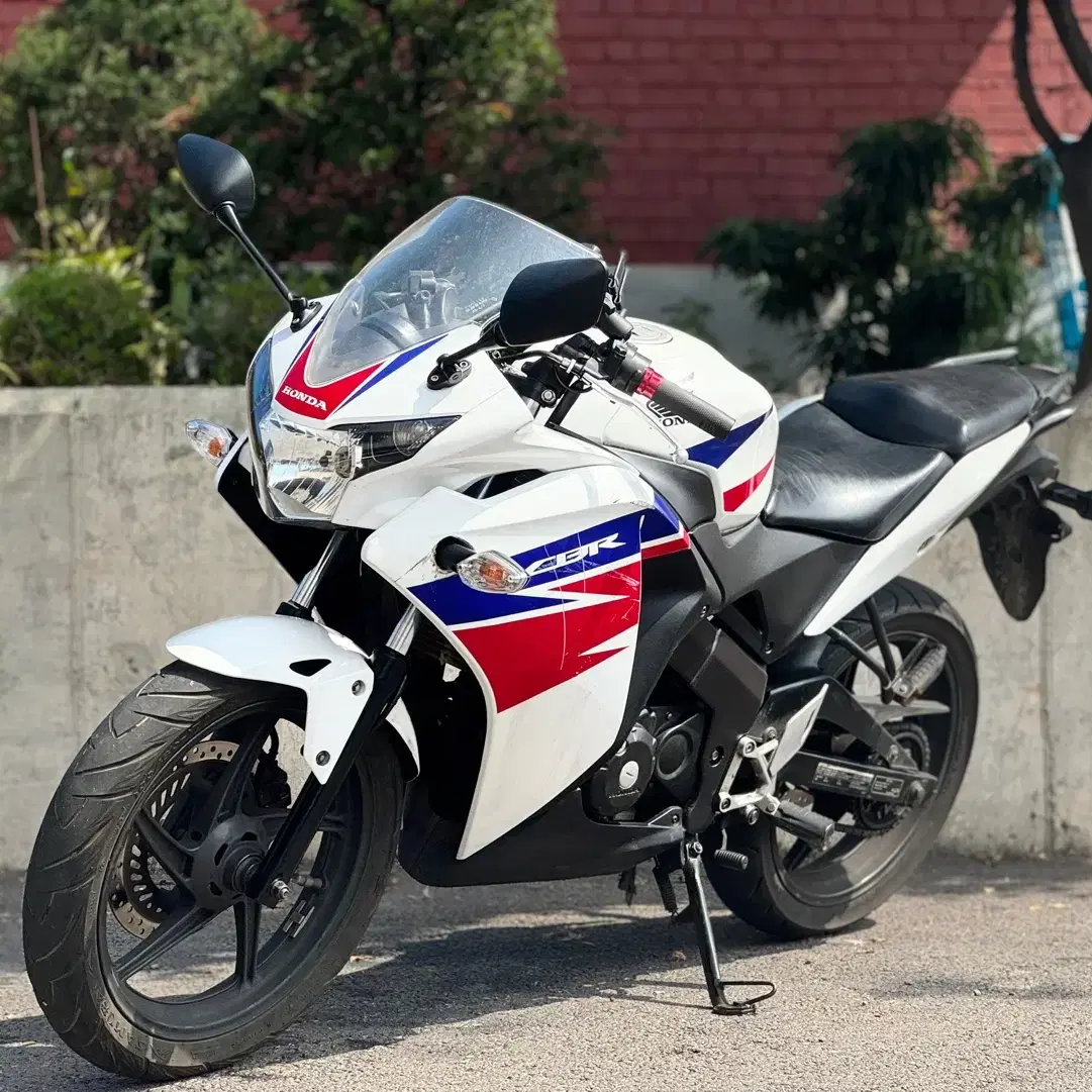 혼다 cbr125r 2014년 / 건담차량 / 저렴히 판매합니다