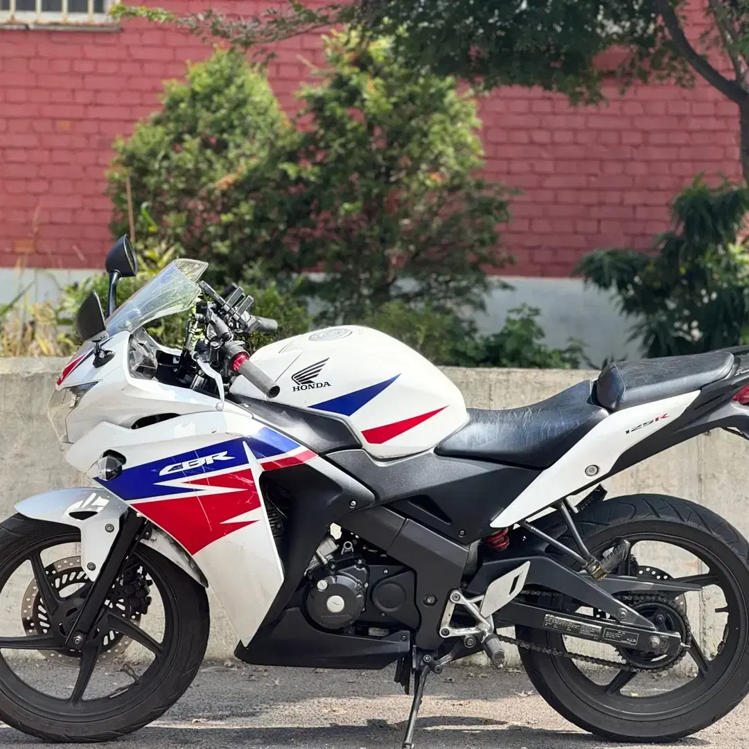 혼다 cbr125r 2014년 / 건담차량 / 저렴히 판매합니다