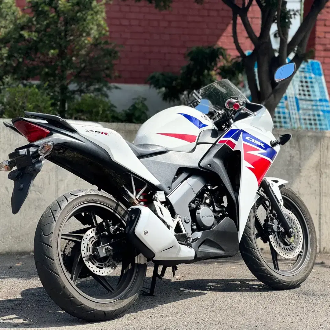 혼다 cbr125r 2014년 / 건담차량 / 저렴히 판매합니다