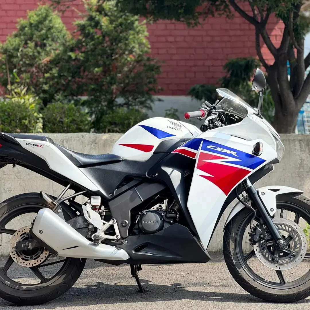 혼다 cbr125r 2014년 / 건담차량 / 저렴히 판매합니다