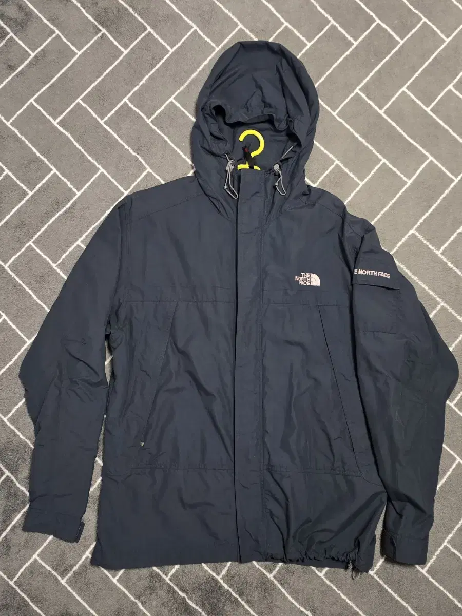 The North Face Windbreaker (NFL20204) / 110