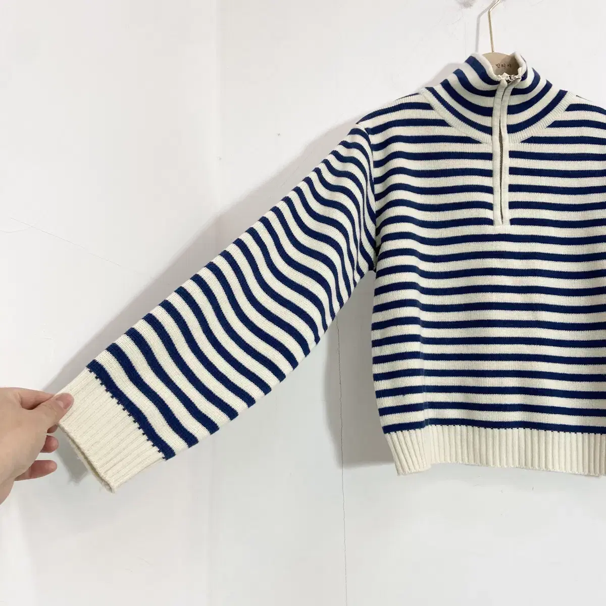 니트피아 반집업 짧은 니트 Knitpia Half Zip up Knit