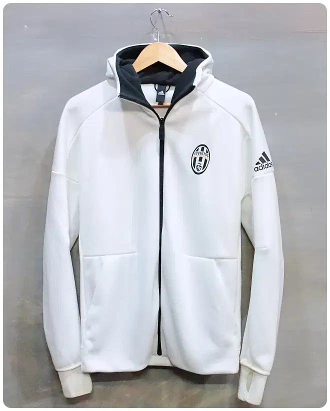 [100] Adidas 16-17 Juventus Anthem ZNE Hooded Zip-Up Jacket