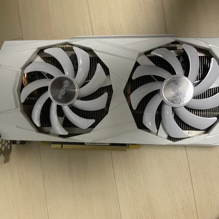 이엠텍 그래픽카드 1660 ti white